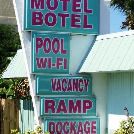 Royal Hawaiian Motel/Botel Marathon Exterior photo